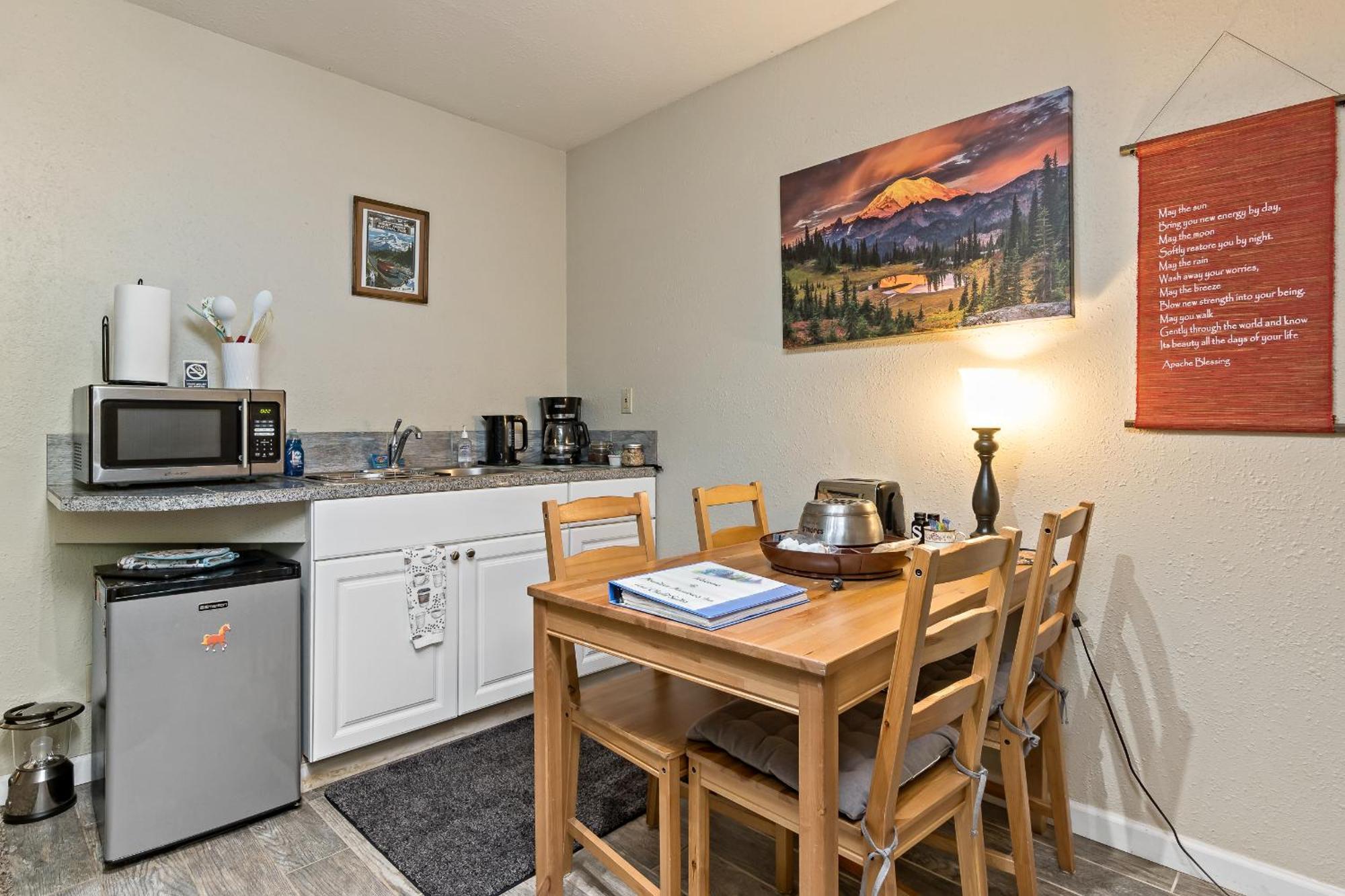 Mountain Meadows Inn & Chalet Suites Ashford Εξωτερικό φωτογραφία